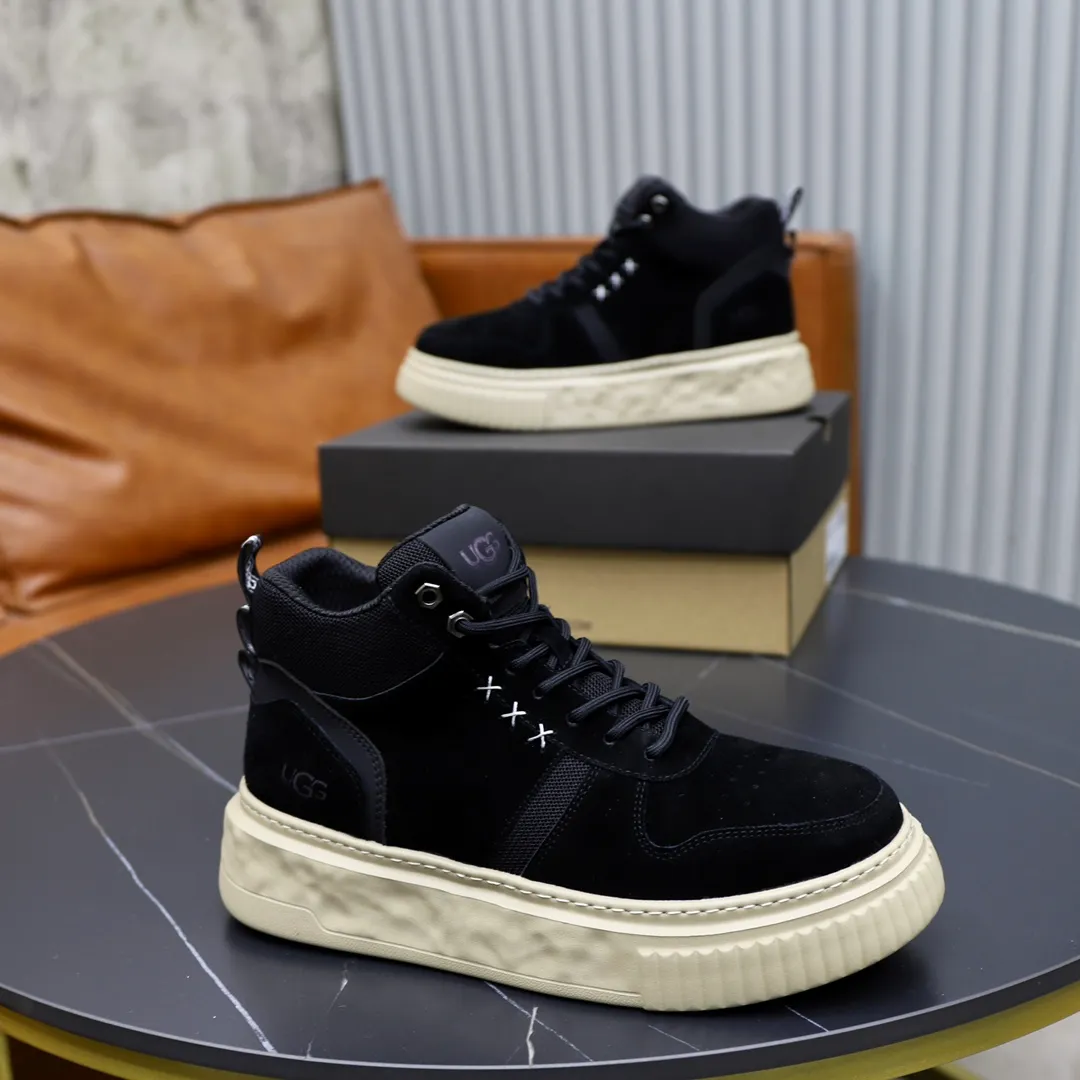 Ex-factory price: 620💰Thick wool imported from Australia Brand: UGG genuine purchase Size: 39-44 Grade: Official website 1:1 Material: First layer of genuine leather waterproof and antifreeze upper Real wool lining Original non-slip soft wear-resistant outsole Style category: Men's casual shoes Trendy style Comfortable on the feet Color: Official website color synchronization